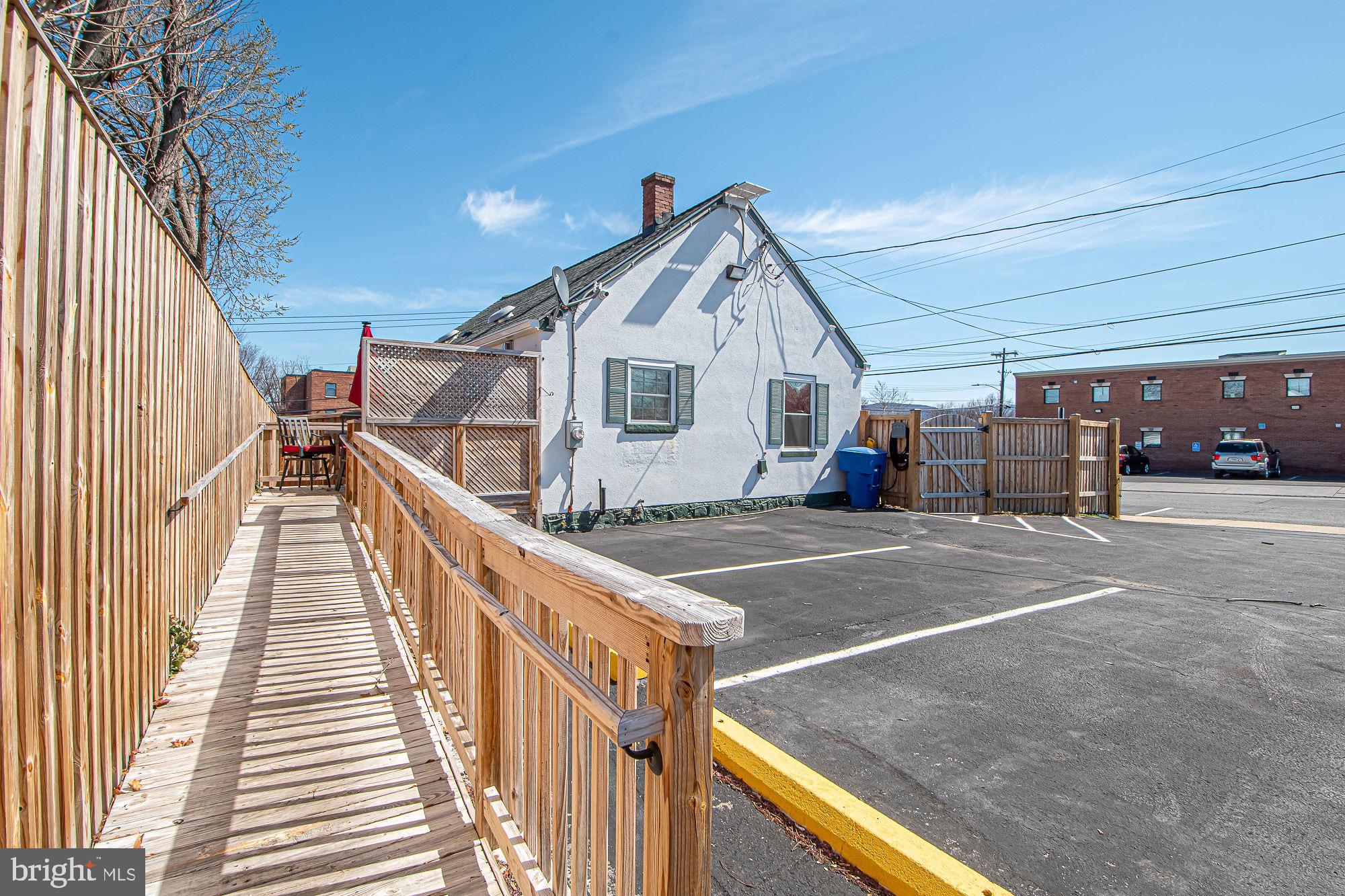 COLLEGE HEIGHTS - Residential