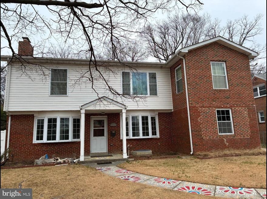 Spacious 8 bedroom, 4 bathroom home featuring two full kitchens perfect for multi generational households or separate living areas. Freshly updated interiors with modern fixtures and clean finishes throughout. Located in a convenient area with easy access to shopping, dining, and public transportation. Ample off street parking and a large backyard add to the comfort and functionality of this unique property.

Please note: The owner will retain a portion of the home in the back of the property for personal use, which includes 1 bedroom and is not part of the listed bedroom count. The retained area has its own separate entrance, ensuring privacy for tenants.

Rental Terms:
Renter responsible for all utilities, First month’s rent ($4,500) and security deposit ($4,500) due at signing, No pets, No smoking inside the property, Renters insurance required, Application fee: $50 per adult, Tenant responsible for any damage; repairs must be completed before vacating or will be deducted from the security deposit.