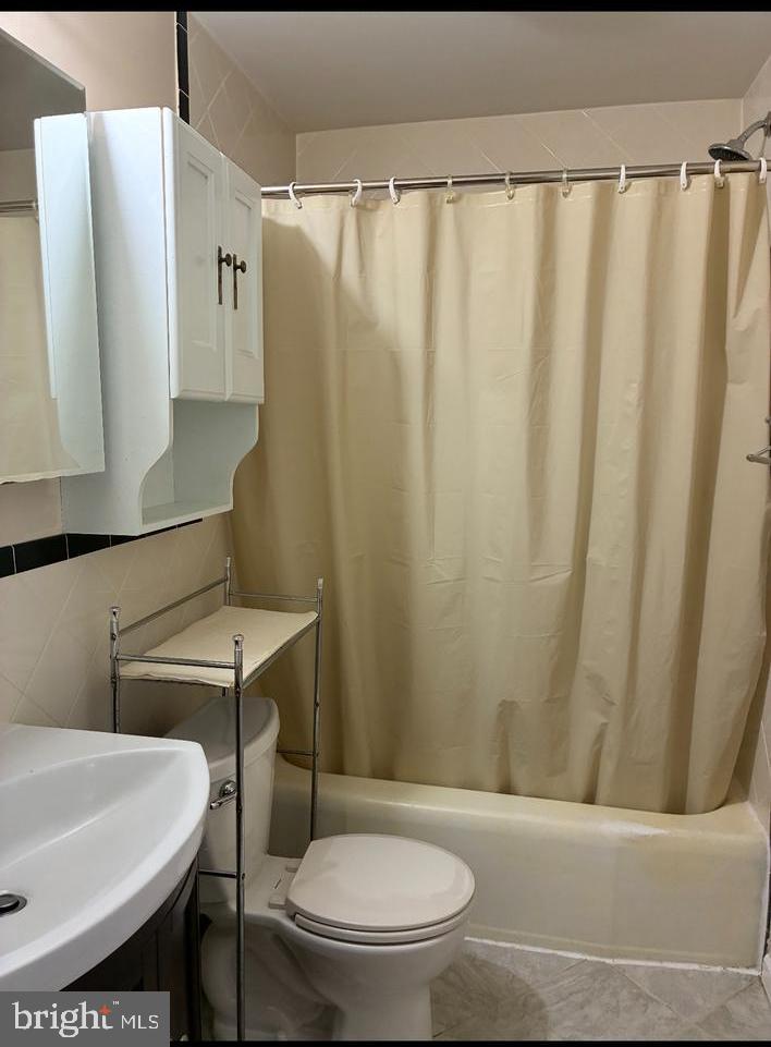 COLLEGE HEIGHTS - Residential Lease