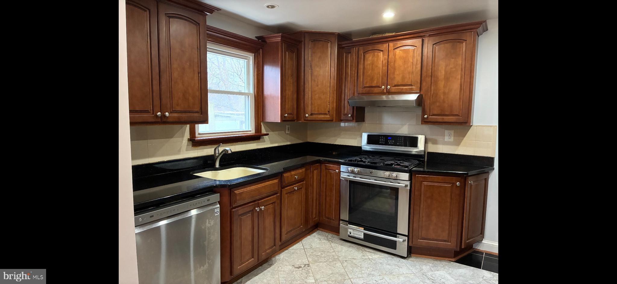 COLLEGE HEIGHTS - Residential Lease