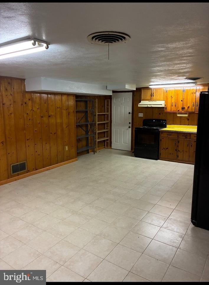 COLLEGE HEIGHTS - Residential Lease