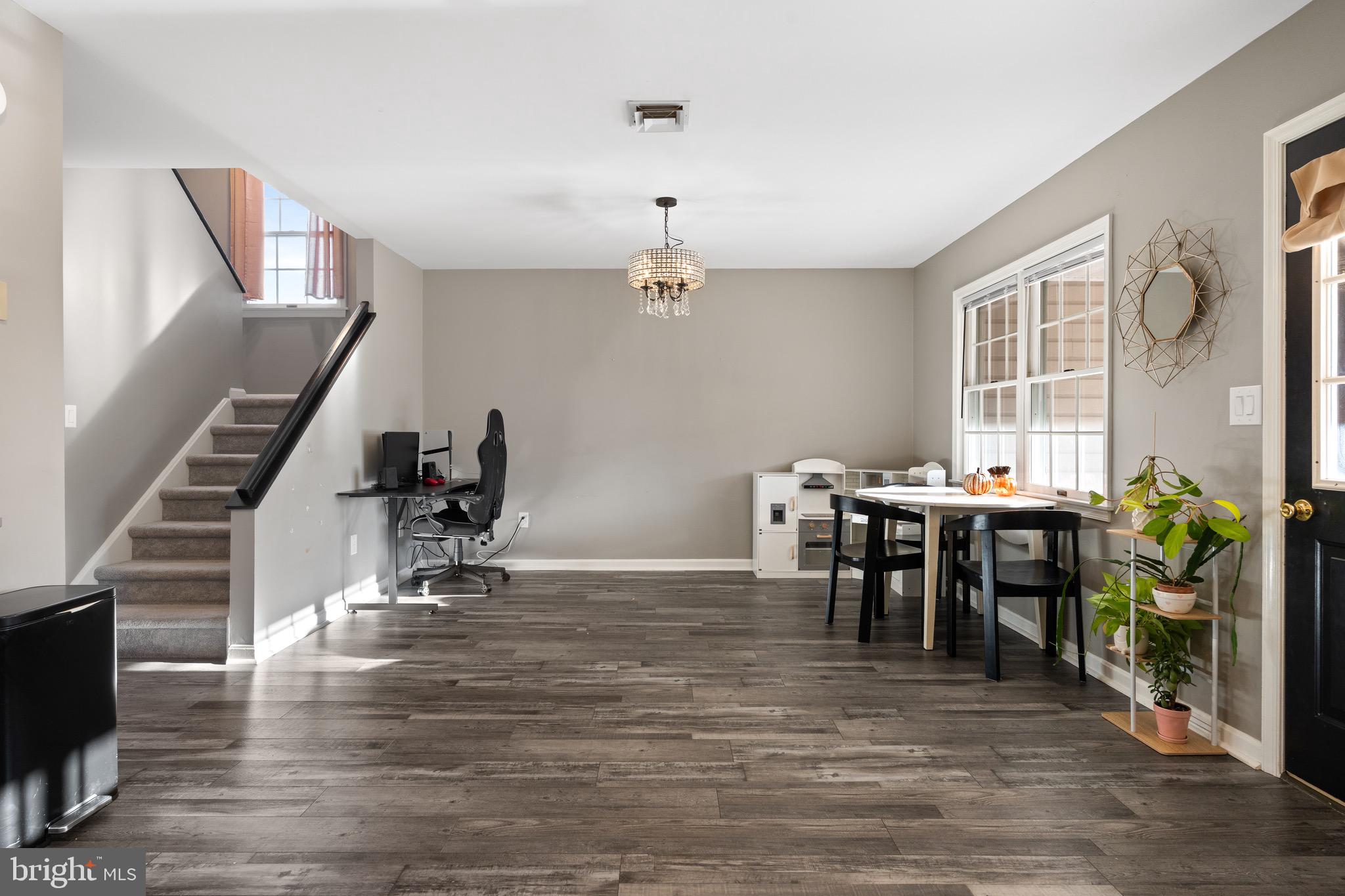 MEADOWBROOK - Residential