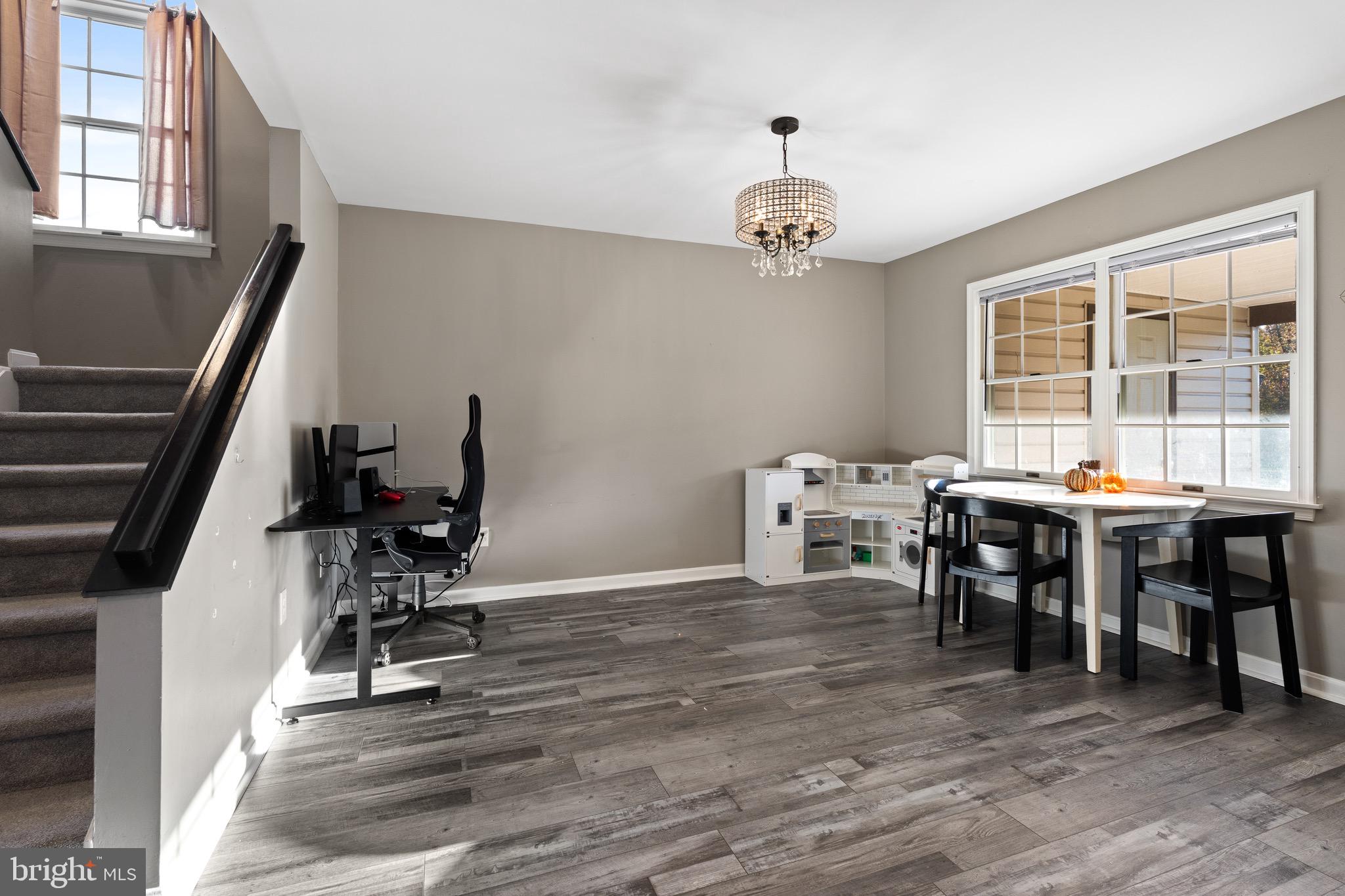 MEADOWBROOK - Residential