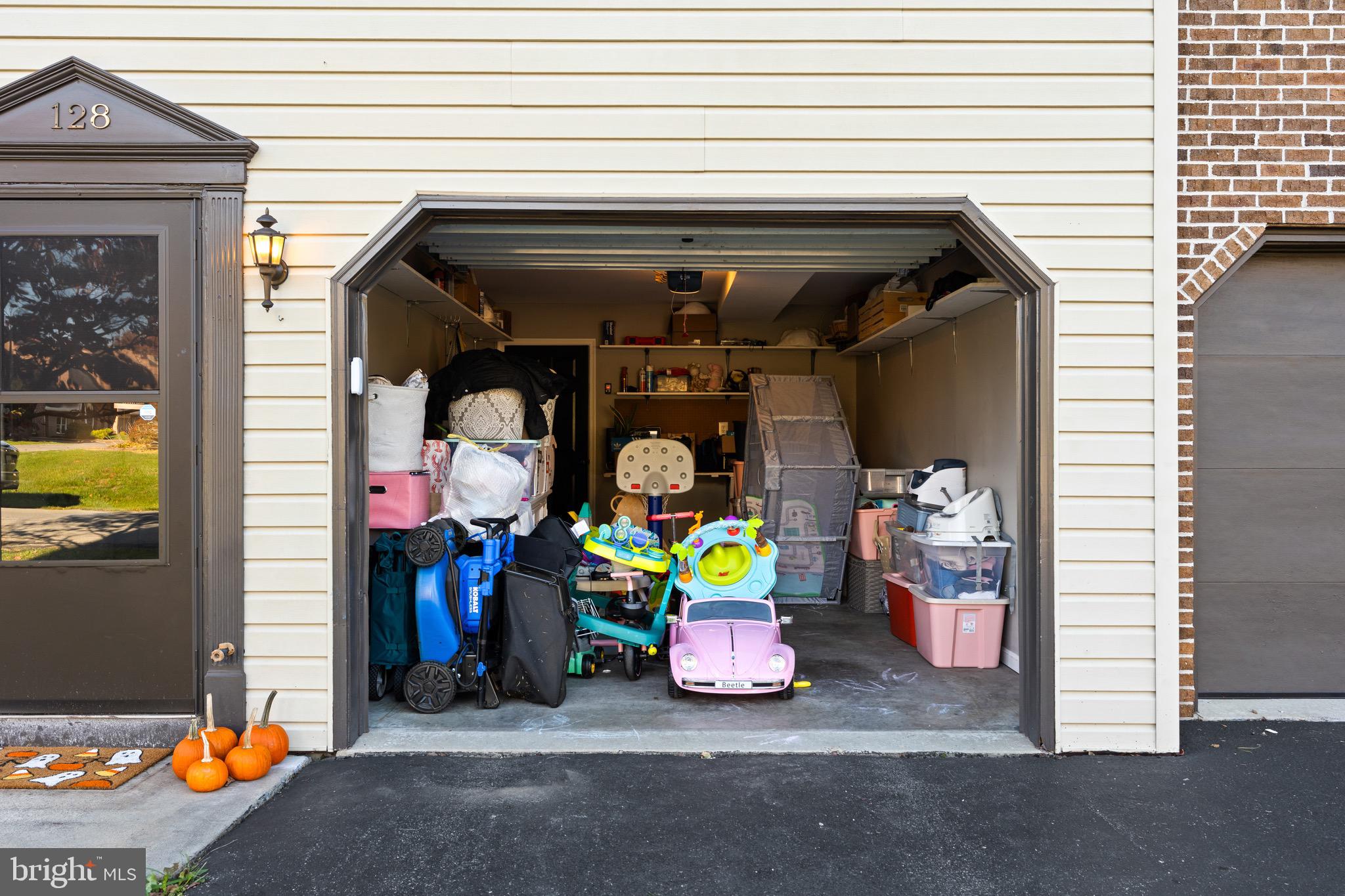 MEADOWBROOK - Residential