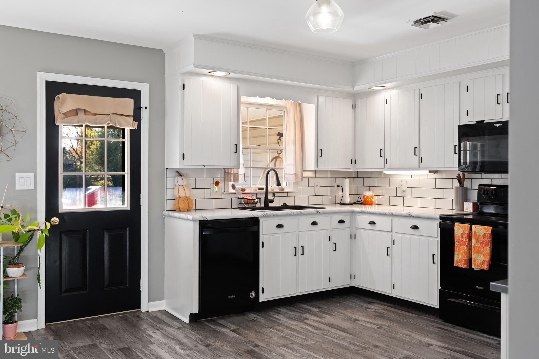 MEADOWBROOK - Residential