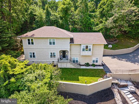 Homes For Sale - 710 Ambleside Drive<br/> WILMINGTON, DE 19808
