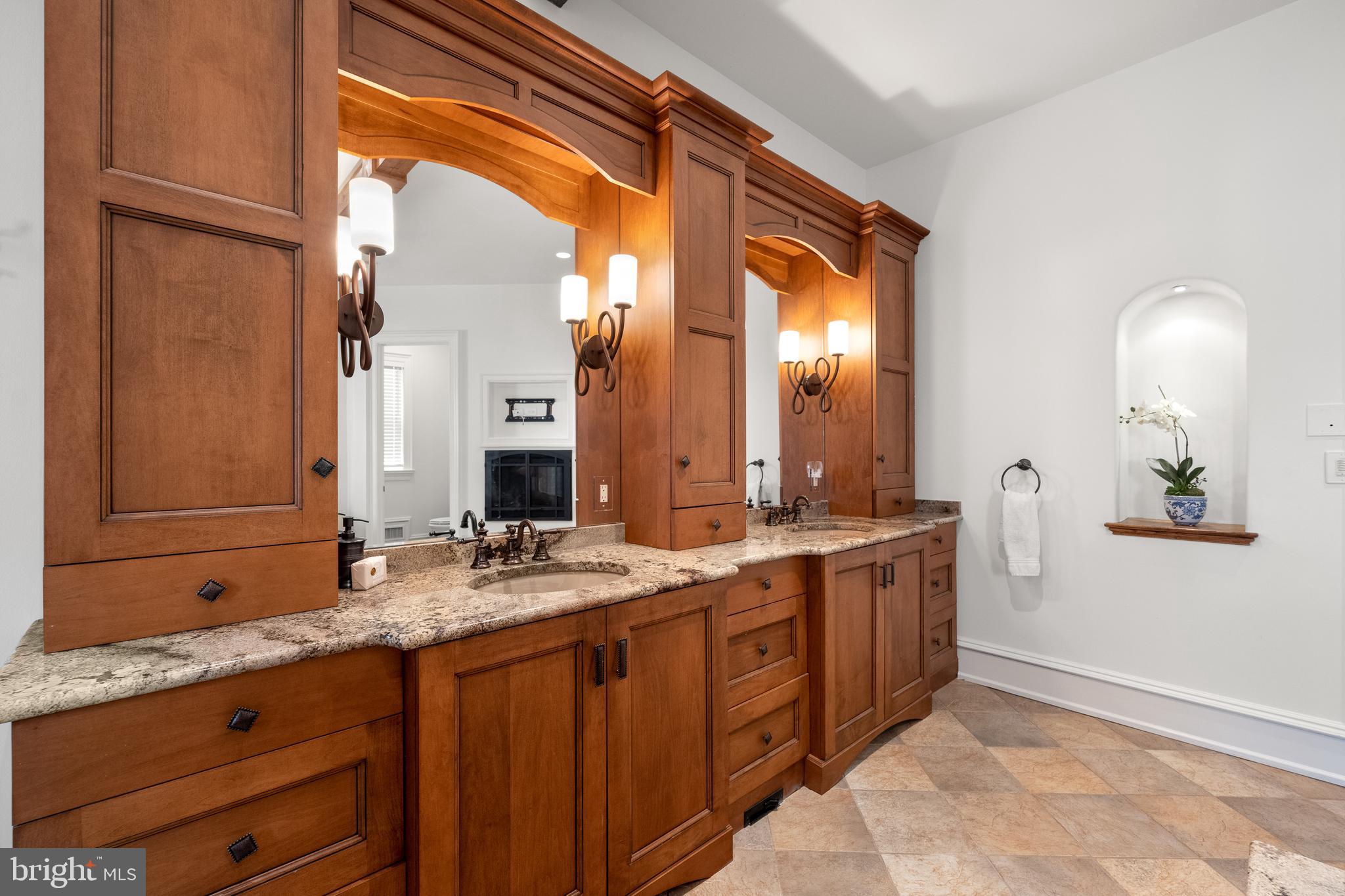 LEOPARD LAKES - Residential