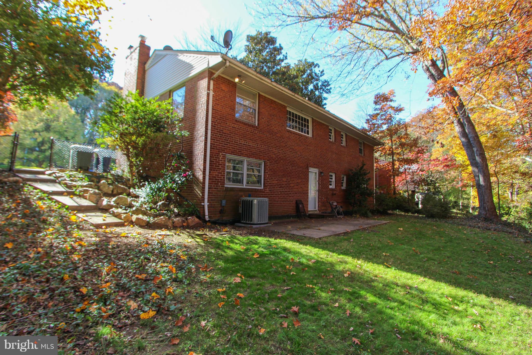 LINCOLNIA HILLS - Residential