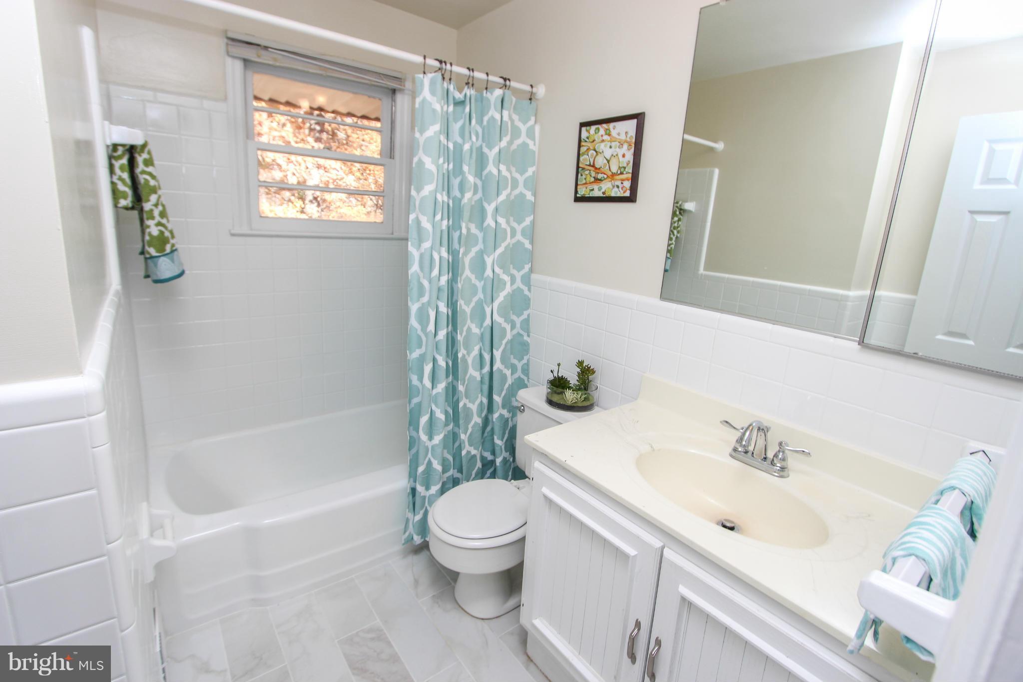 LINCOLNIA HILLS - Residential