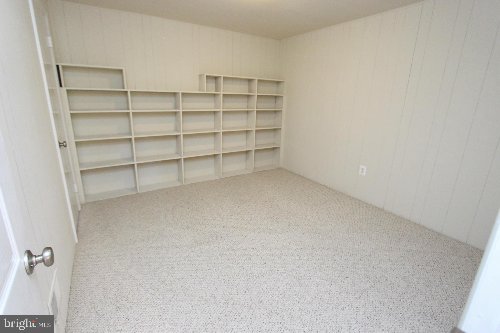 LINCOLNIA HILLS - Residential