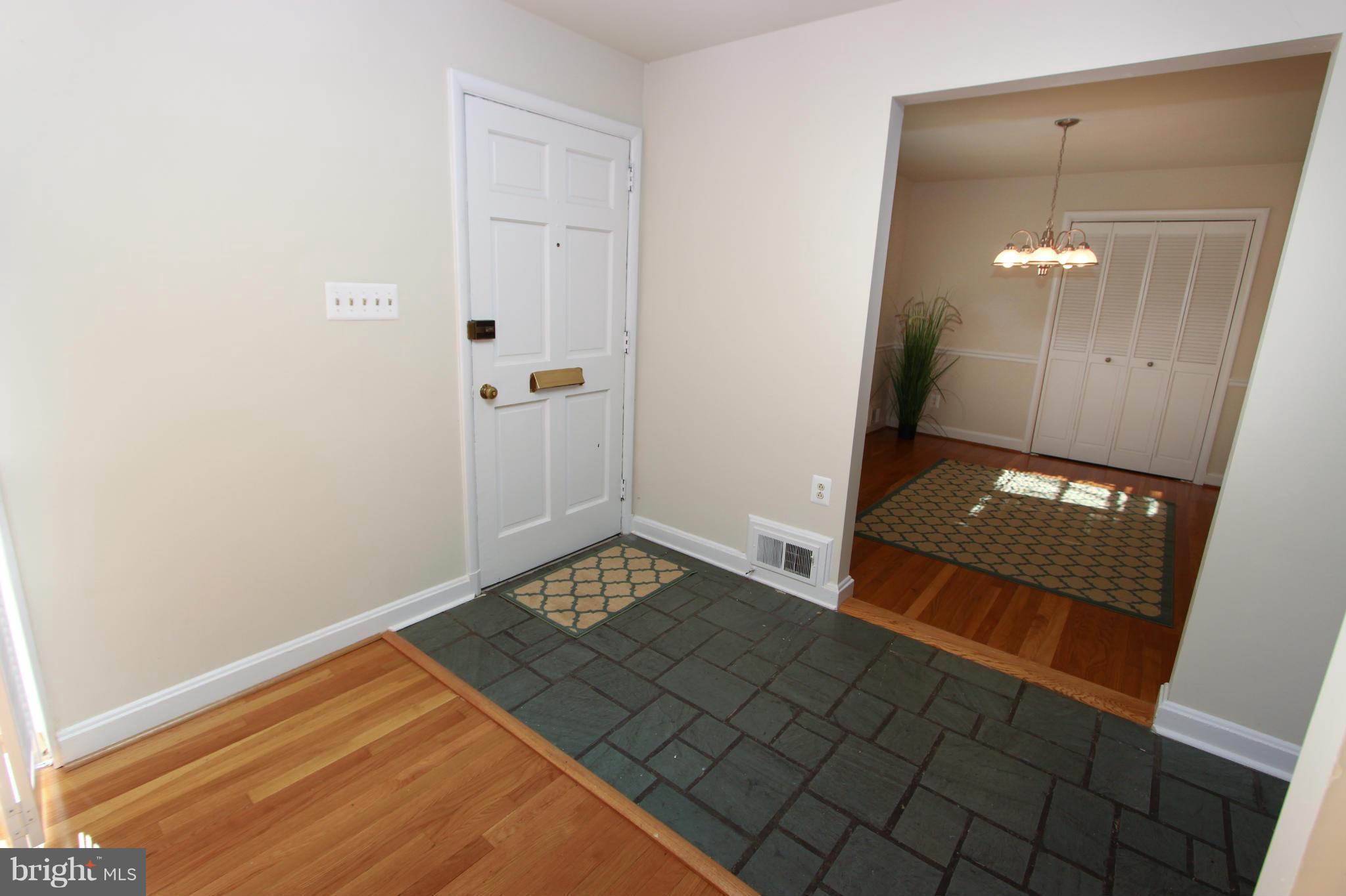 LINCOLNIA HILLS - Residential