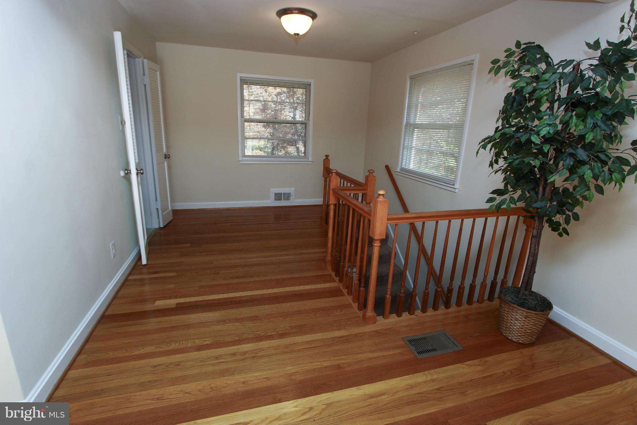 LINCOLNIA HILLS - Residential