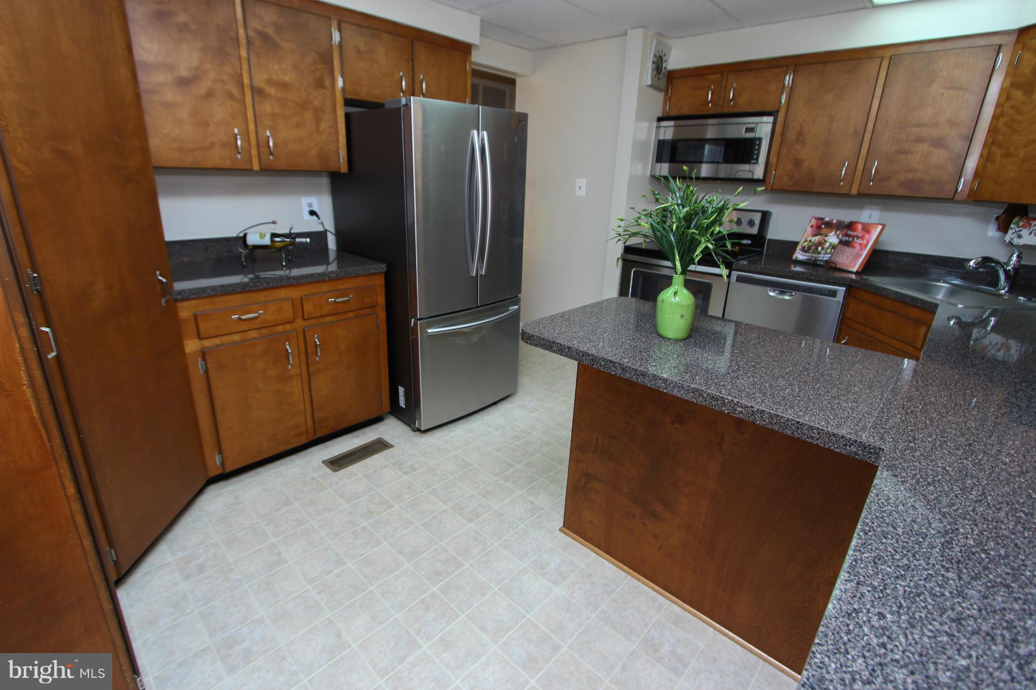 LINCOLNIA HILLS - Residential