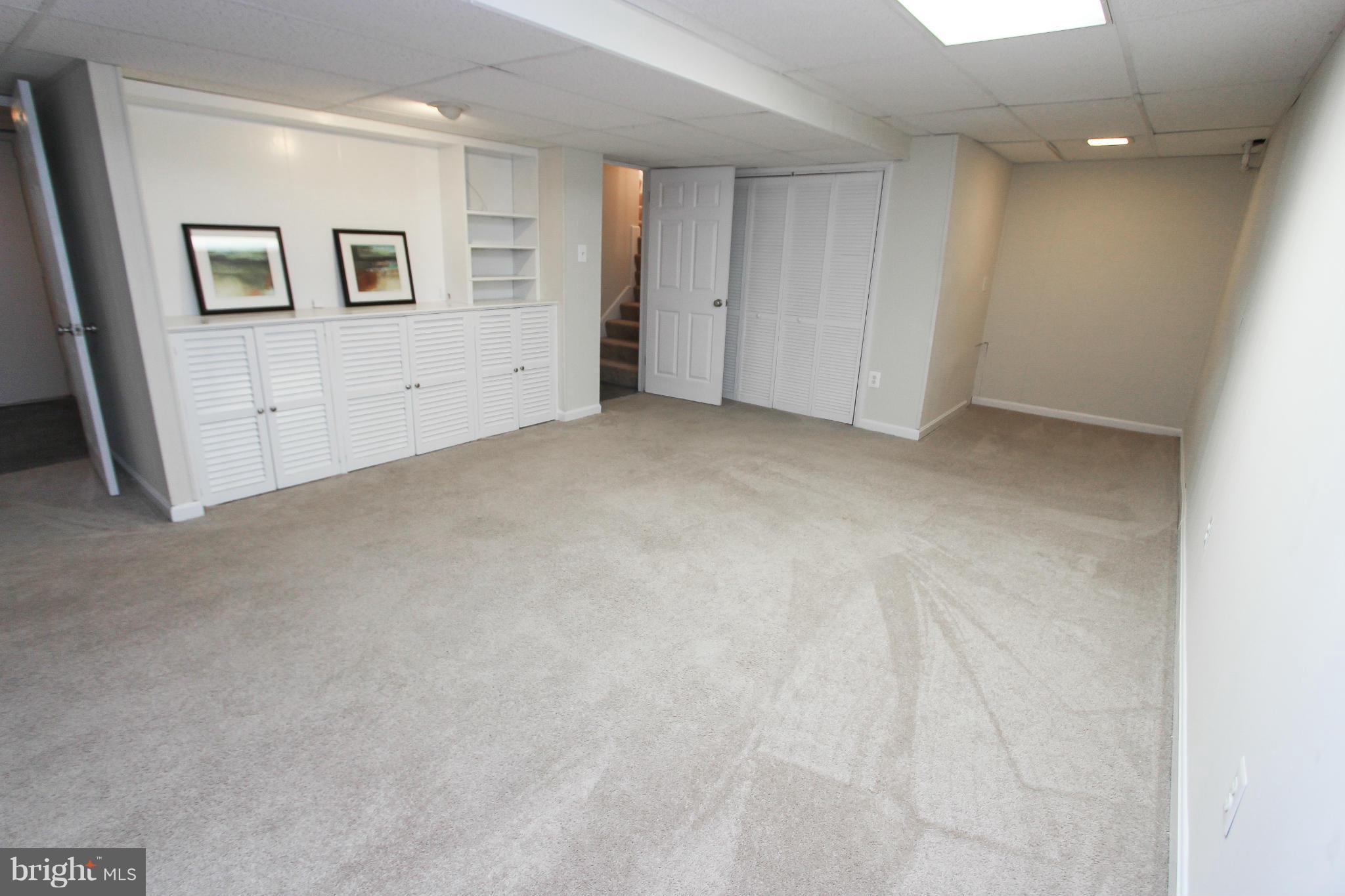 LINCOLNIA HILLS - Residential