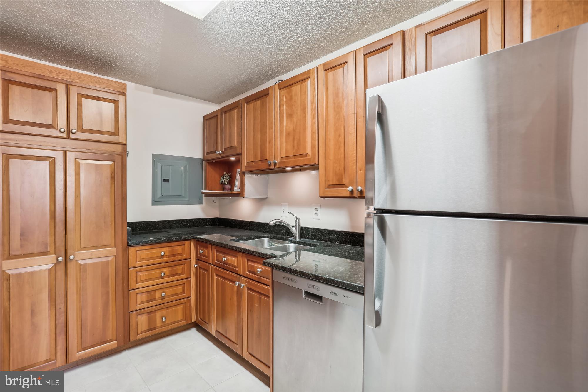 WESTLAKE TOWERS - Residential Lease