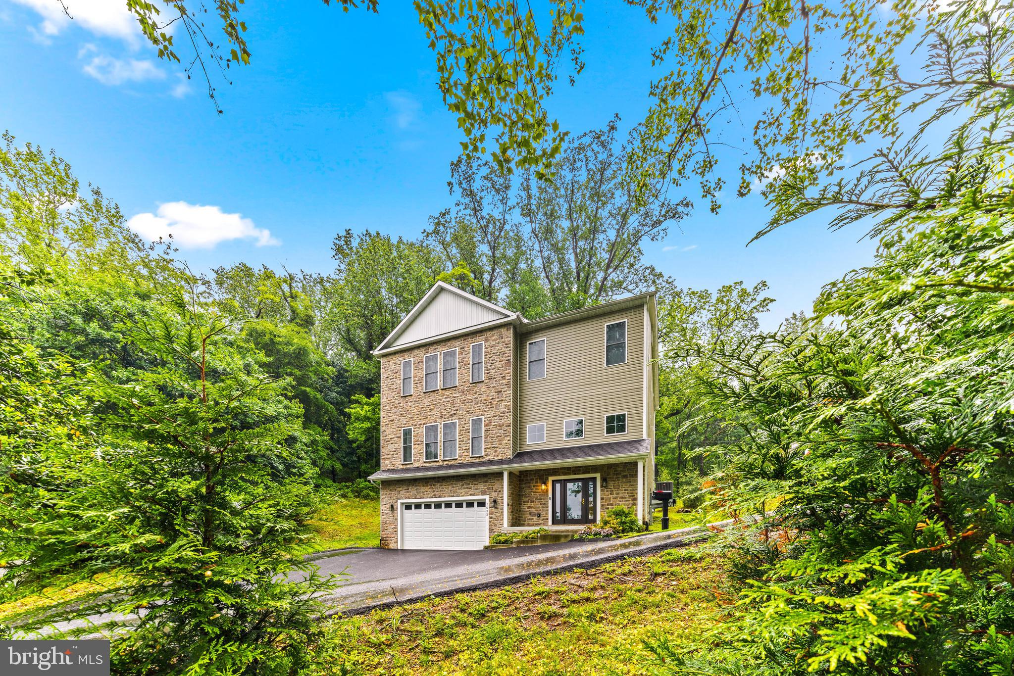 1032 TERRACE GLEN