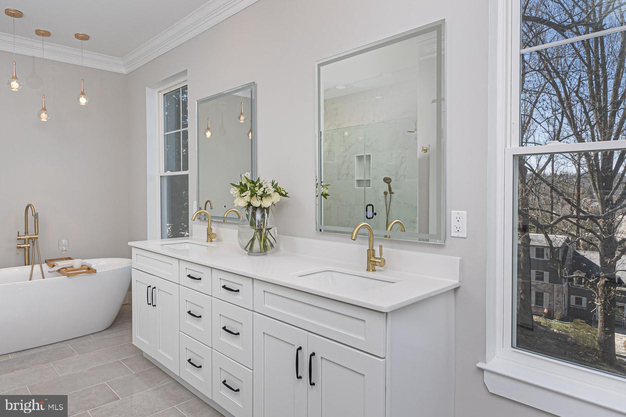 POPLAR HILL - Residential