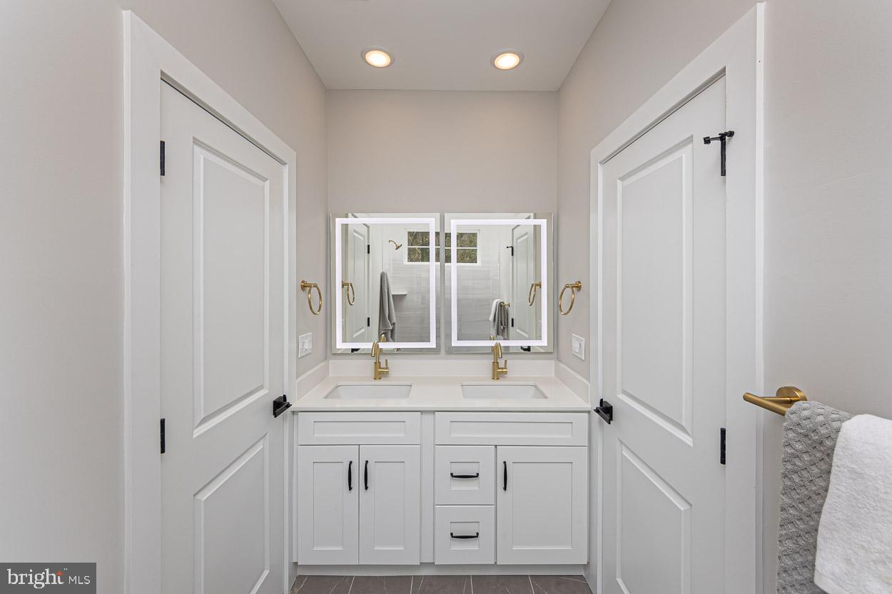POPLAR HILL - Residential
