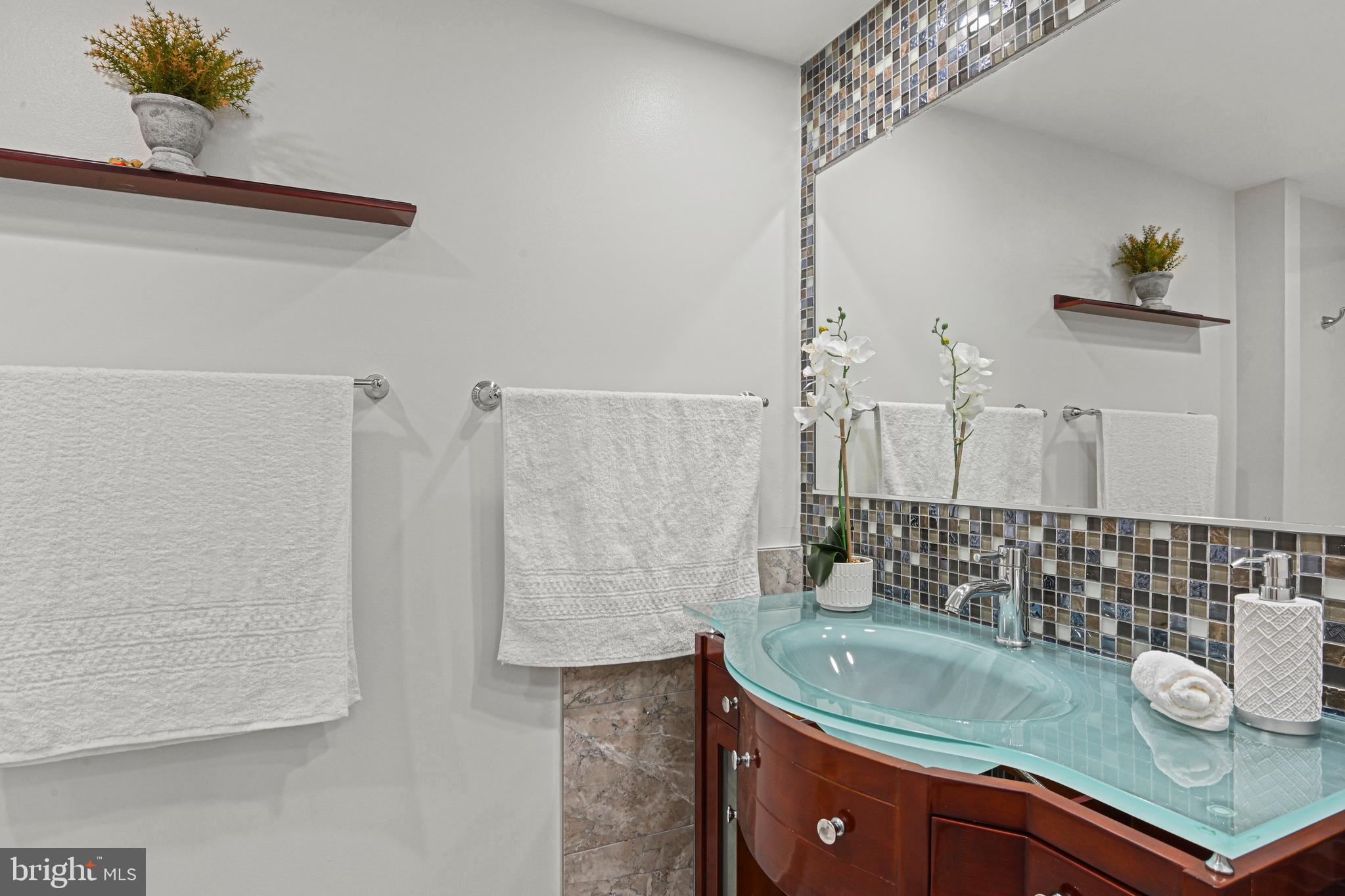 MCLEAN HOUSE - Residential