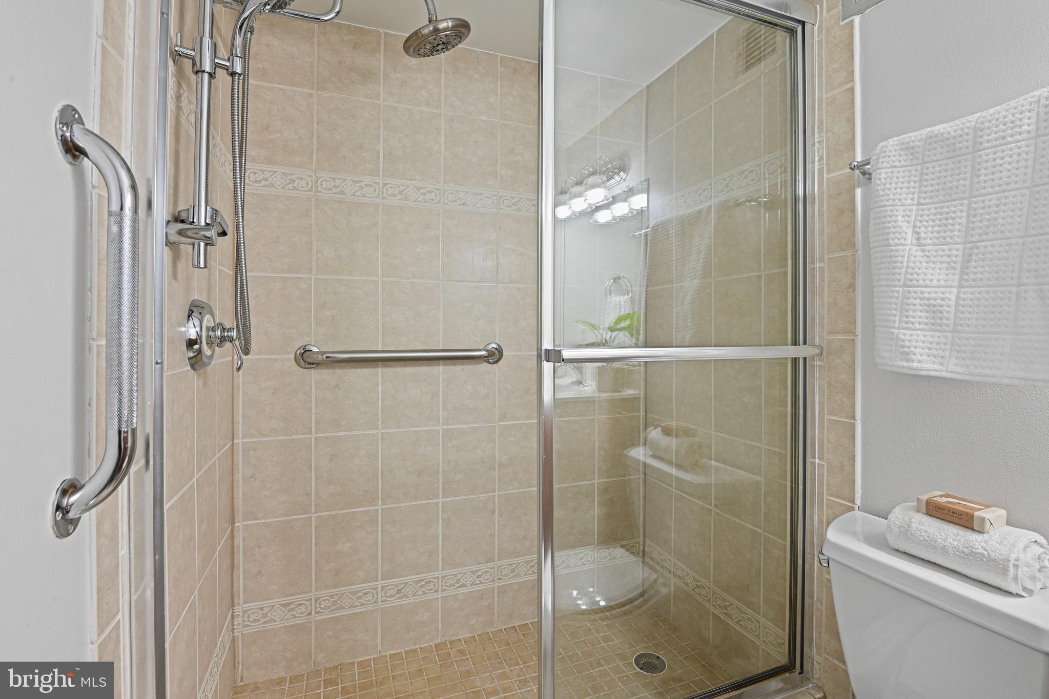 MCLEAN HOUSE - Residential