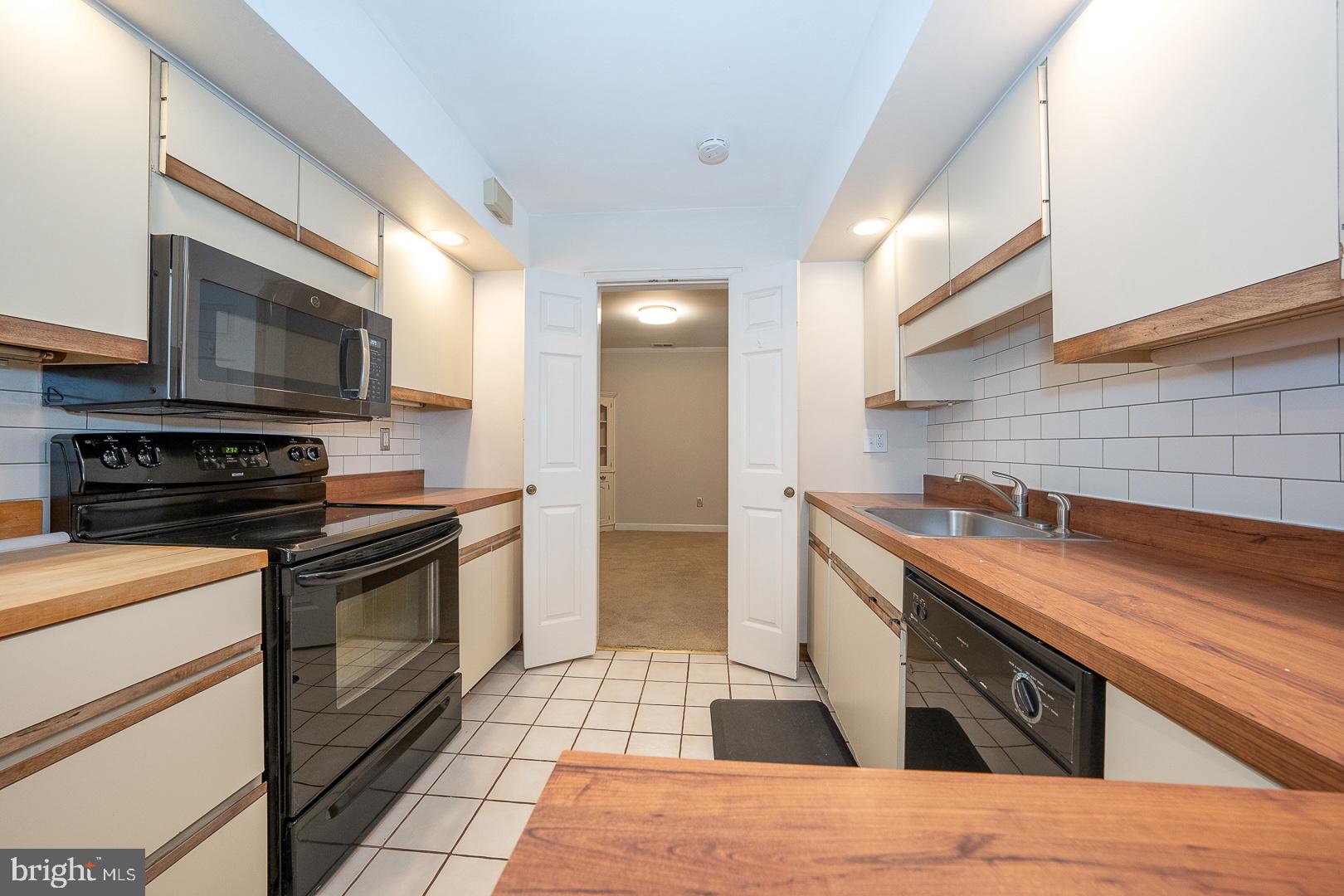 OAK KNOLL - Residential