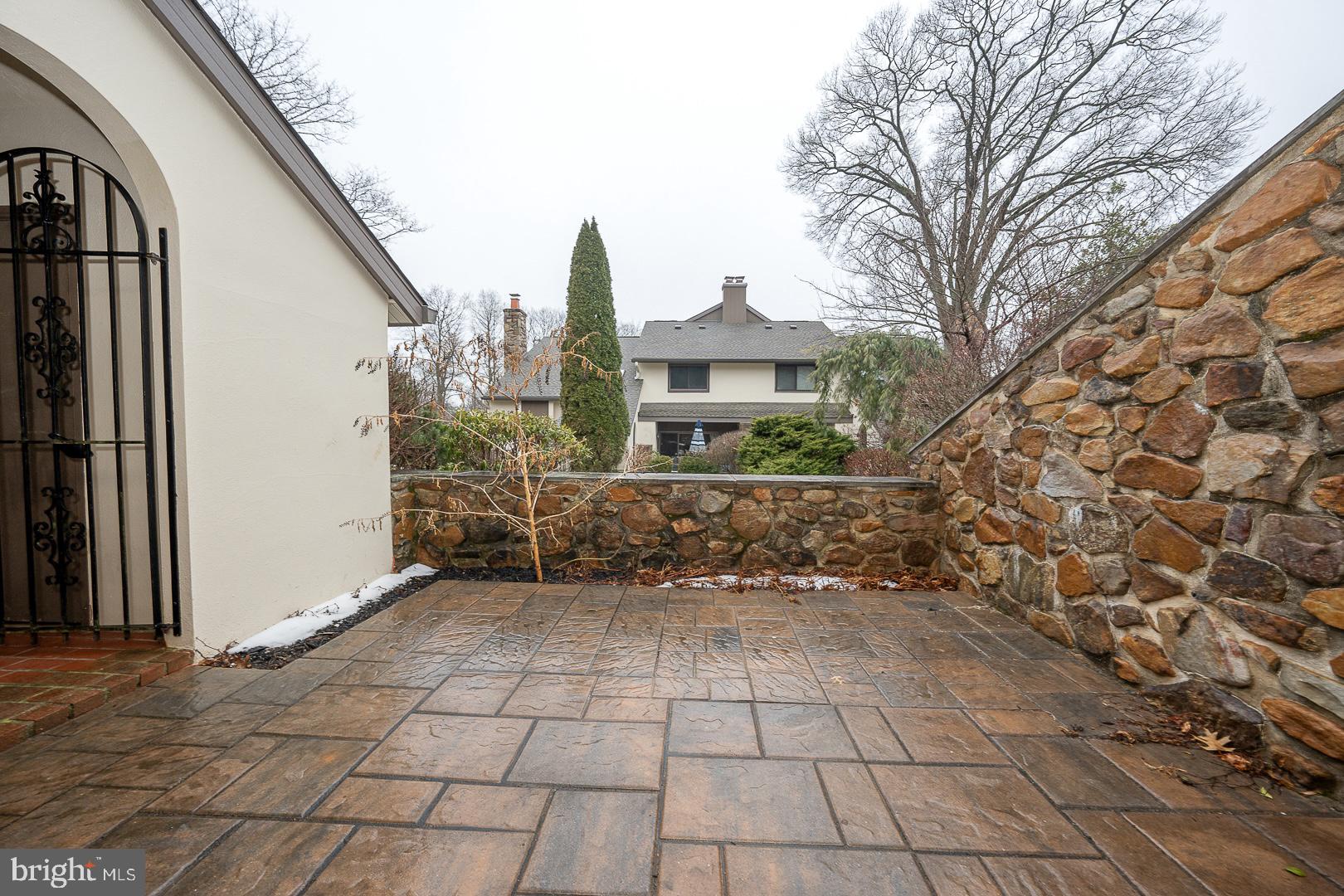 OAK KNOLL - Residential