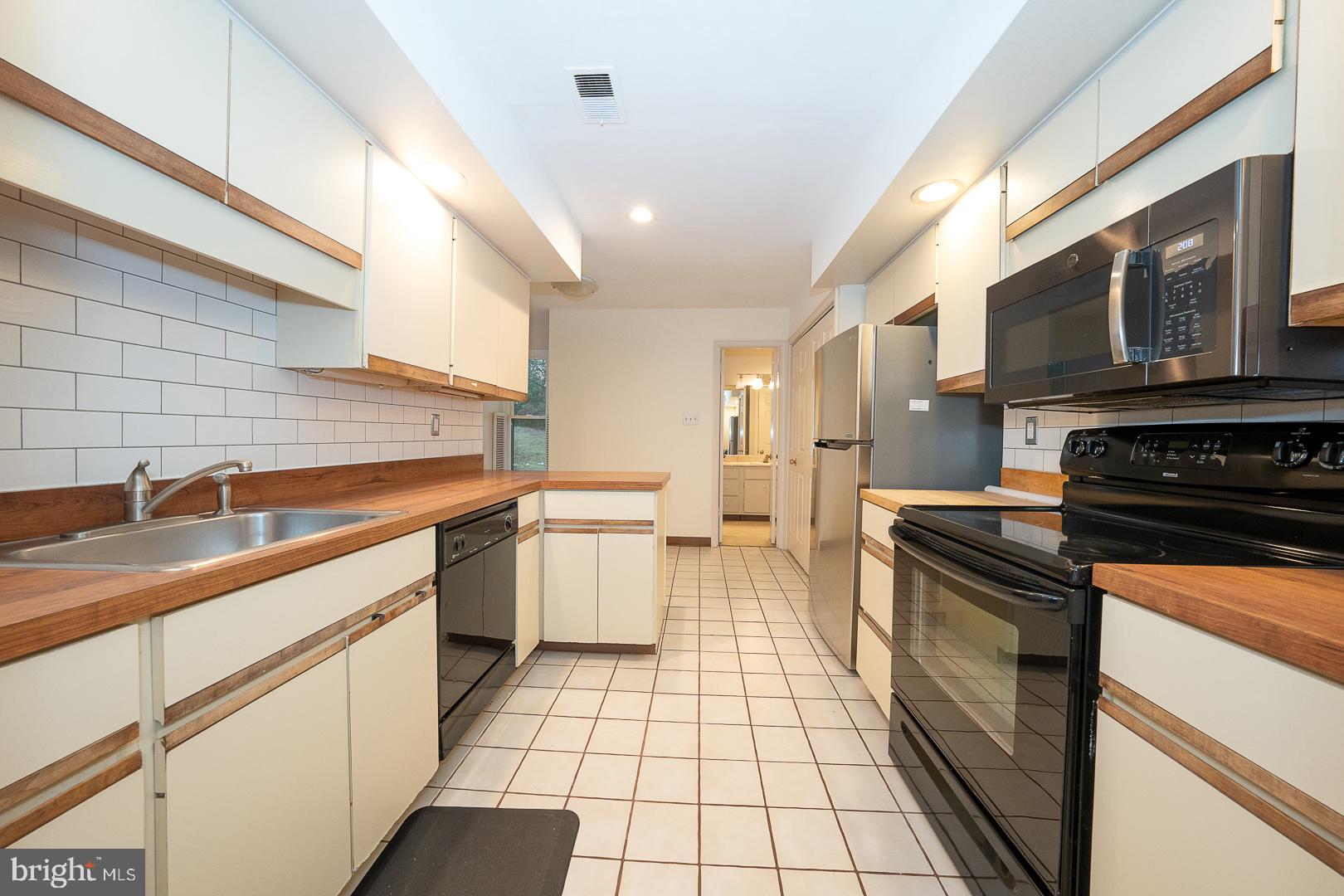 OAK KNOLL - Residential