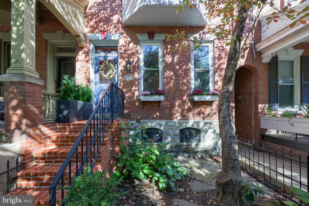 Photo of 609 W Chestnut Street, LANCASTER, PA 17603 (MLS # PALA2097328)