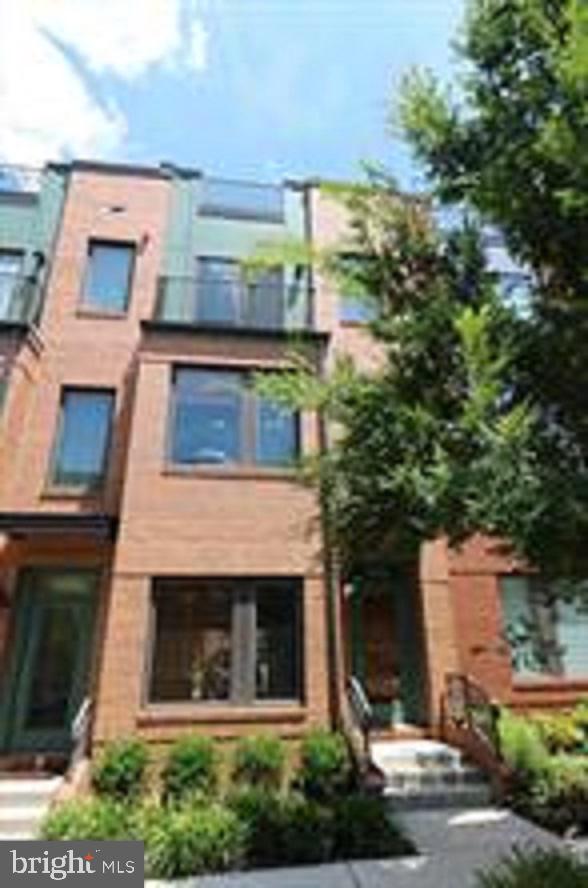 MOSAIC AT MERRIFIELD - Residential Lease