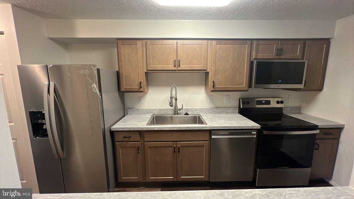 AMBERTOWNE - Residential Lease