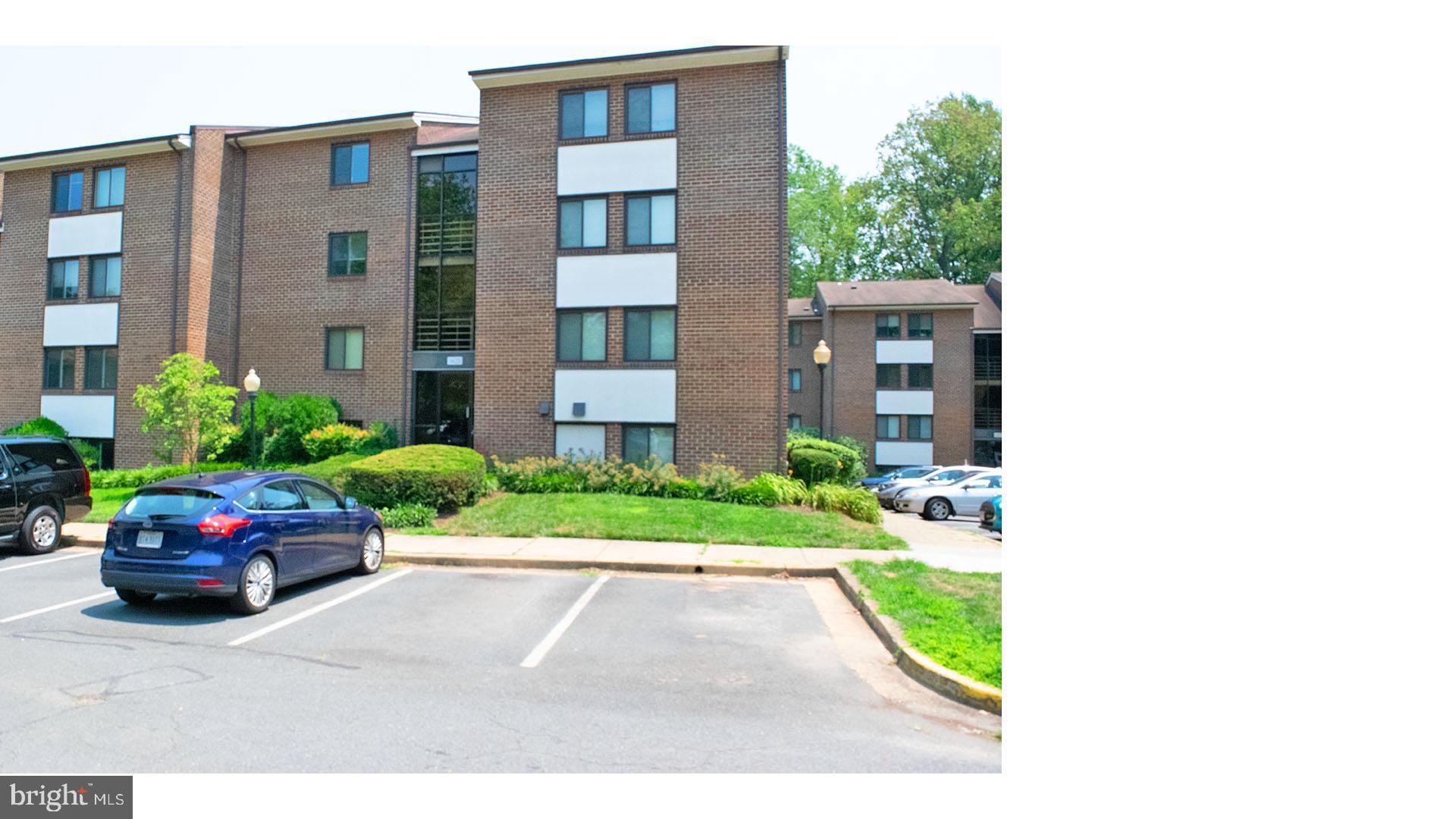 Beautifully updated one bedroom with a den located in Reston. All utilities included in rent. Private balcony over looking greenspace. Fresh paint and professionally cleaned. Parking included. Conveniently located close to Rt 7, 495, and 66.