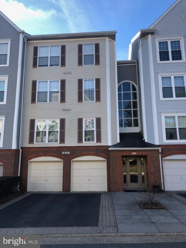 HILLWOOD - Residential Lease