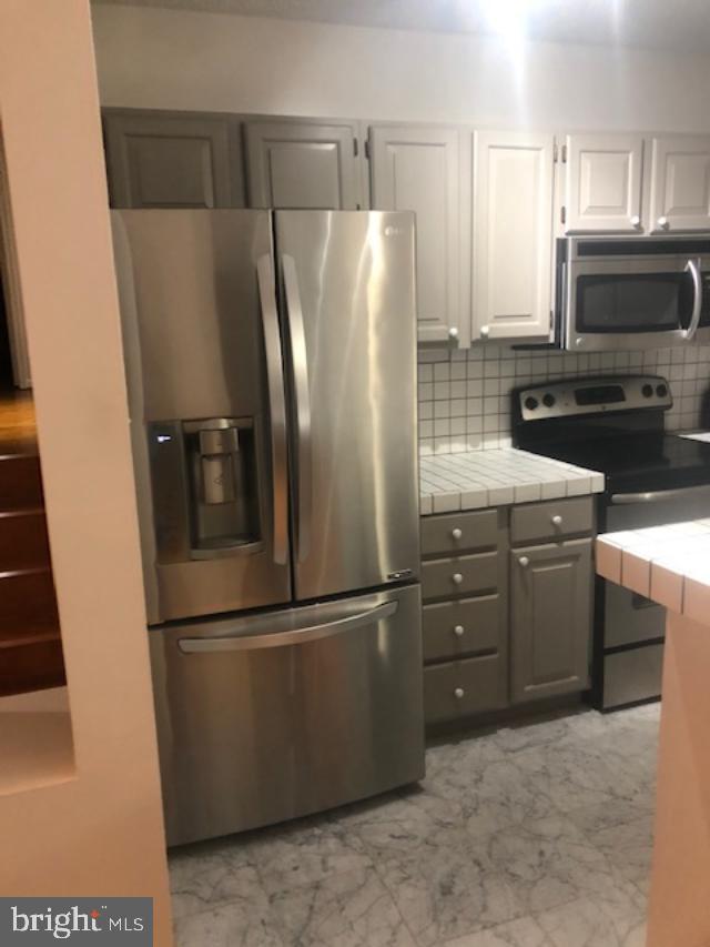 HILLWOOD - Residential Lease