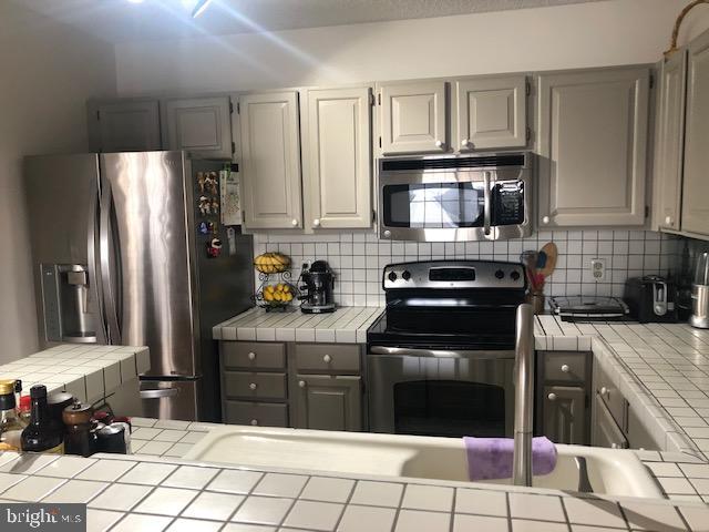 HILLWOOD - Residential Lease