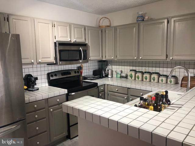 HILLWOOD - Residential Lease