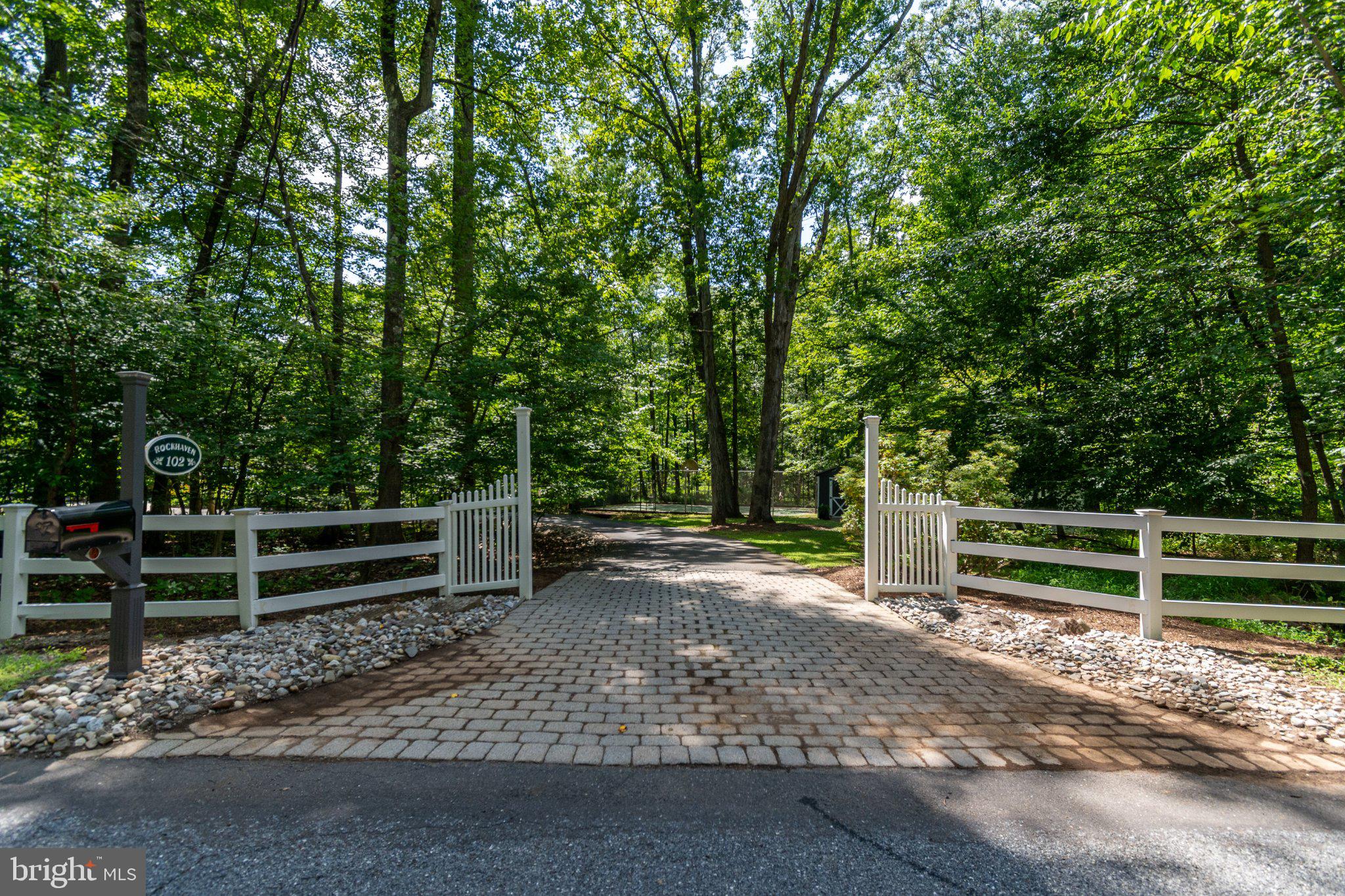 102 LINDBERGH ROAD