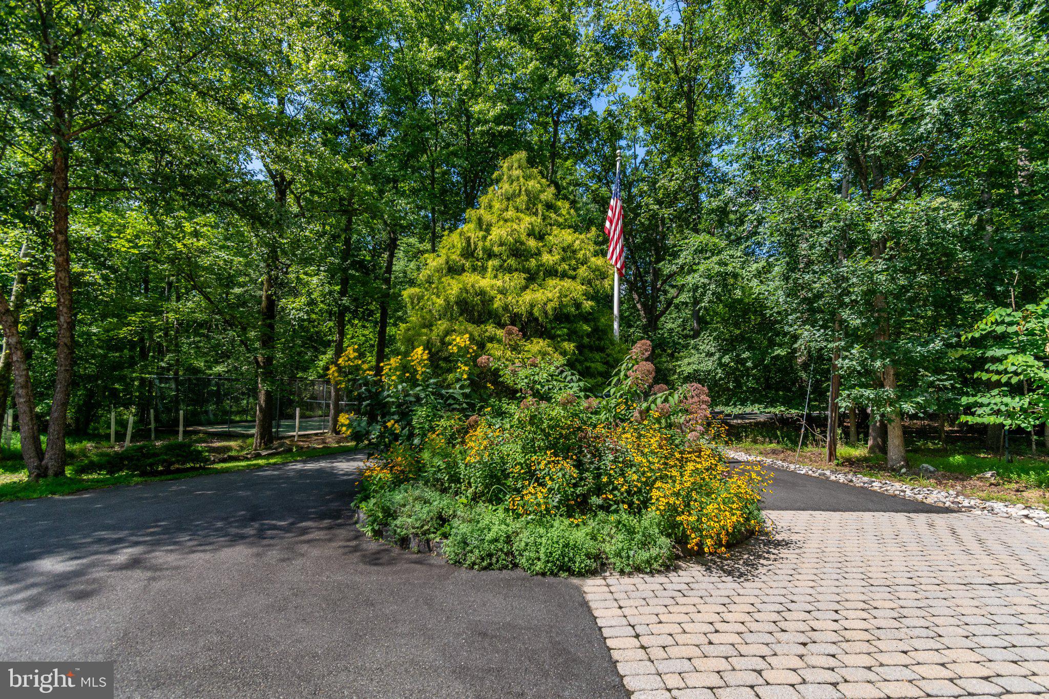 102 LINDBERGH ROAD