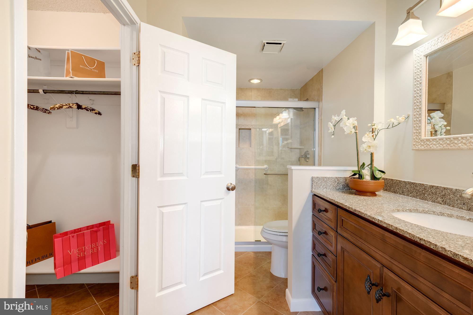 SKYLINE PLAZA - Residential