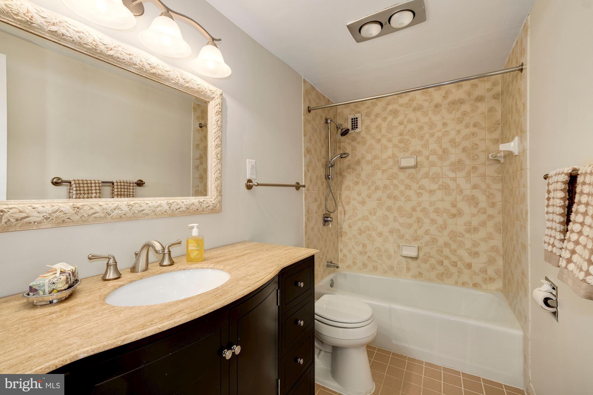 SKYLINE PLAZA - Residential