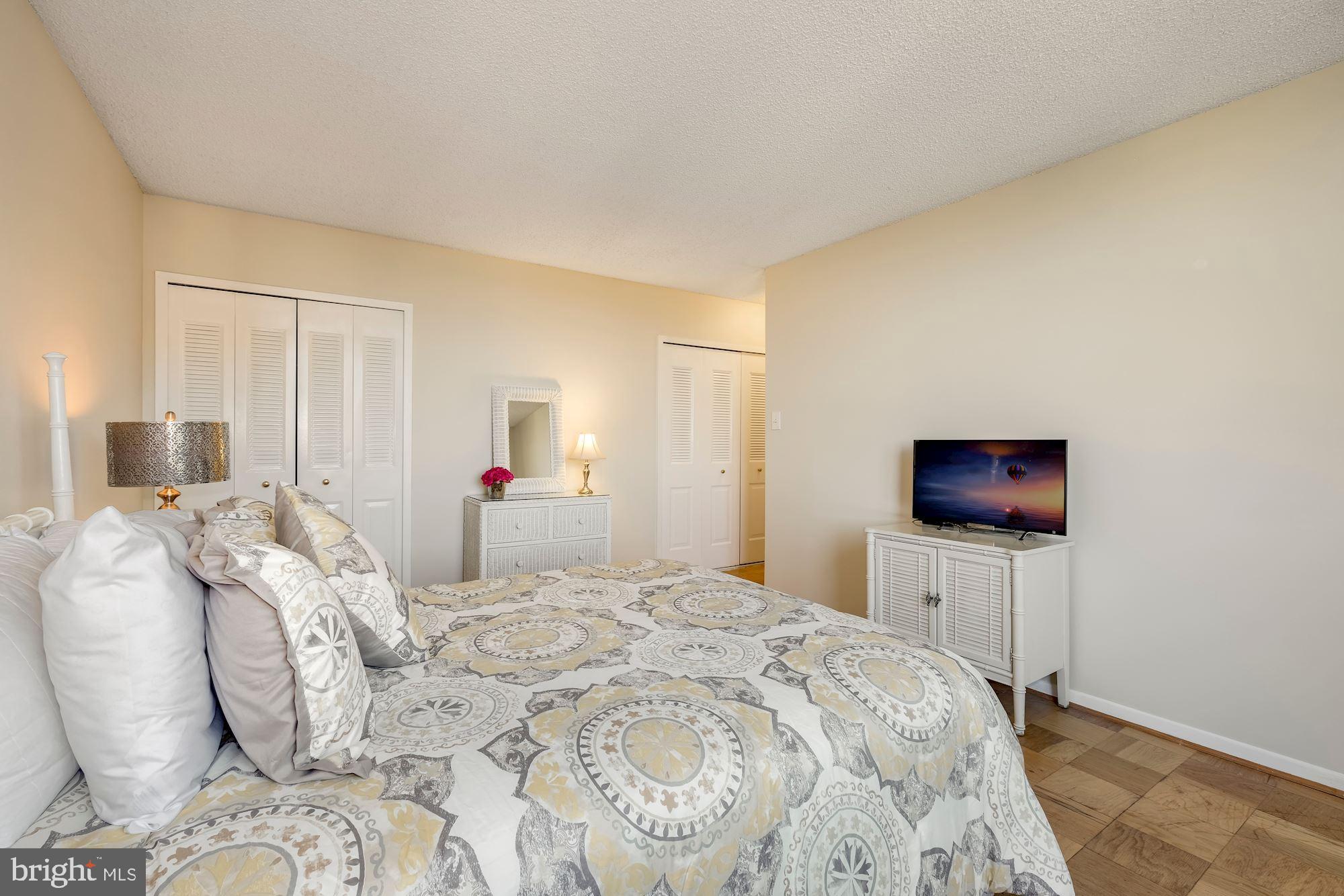 SKYLINE PLAZA - Residential