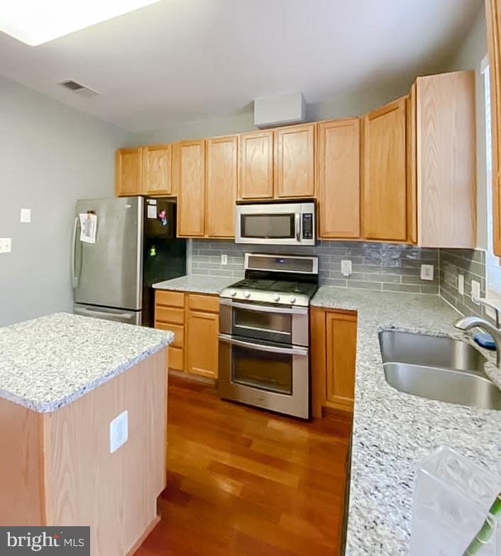 MOUNT VERNON TOWNES - Residential Lease