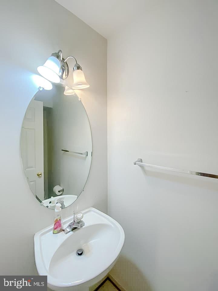 MOUNT VERNON TOWNES - Residential Lease