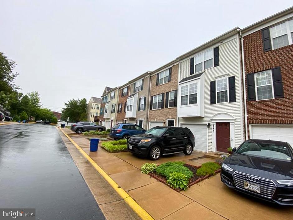 MOUNT VERNON TOWNES - Residential Lease