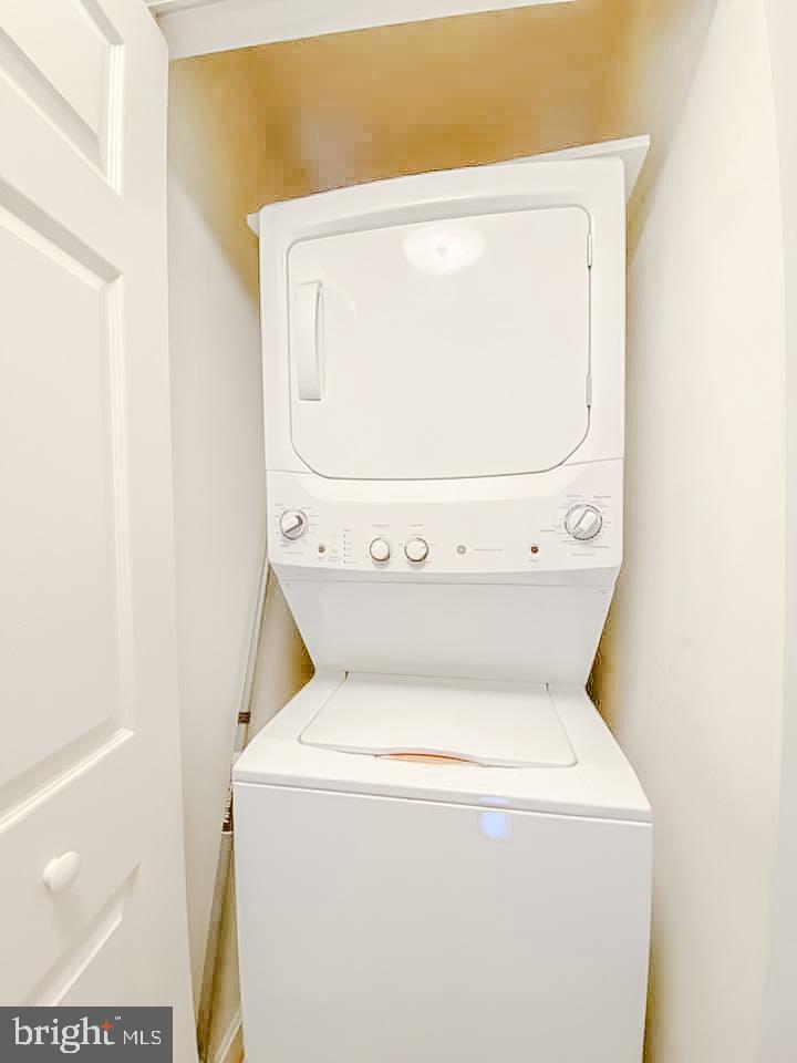 MOUNT VERNON TOWNES - Residential Lease