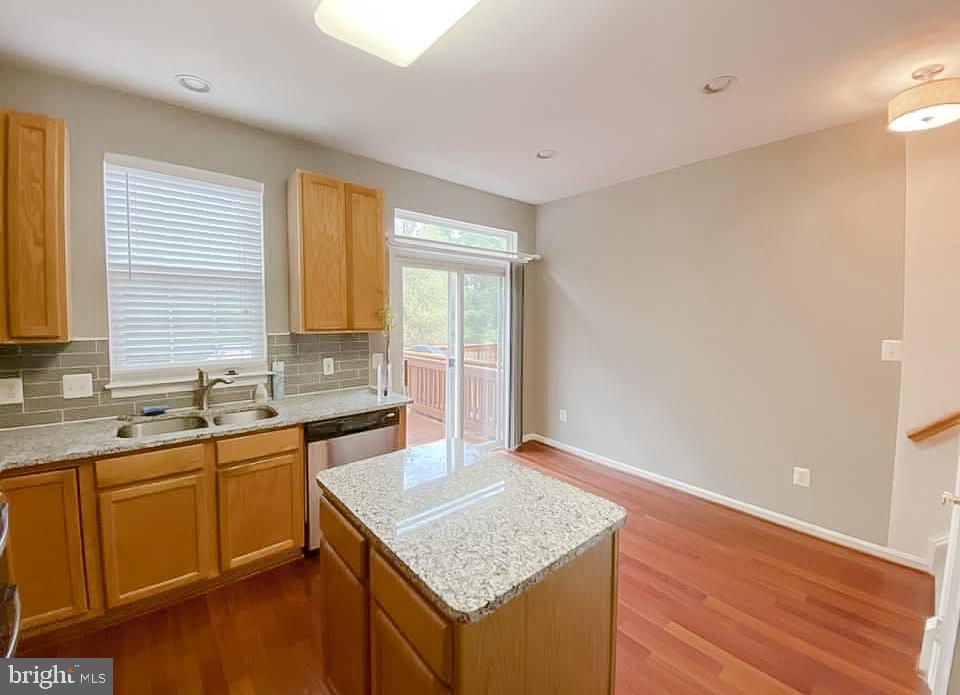 MOUNT VERNON TOWNES - Residential Lease