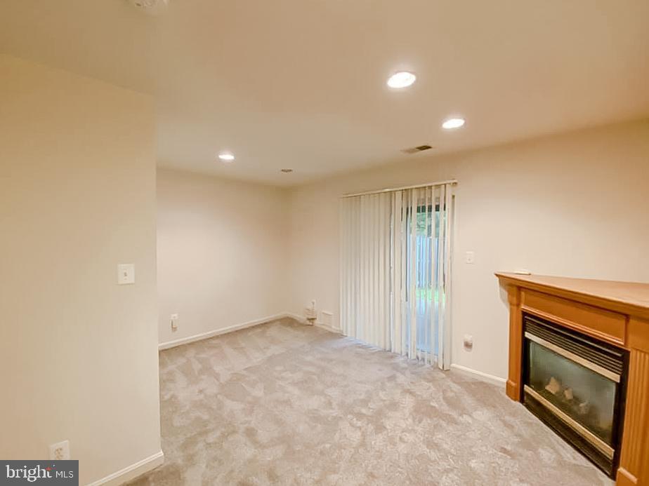 MOUNT VERNON TOWNES - Residential Lease