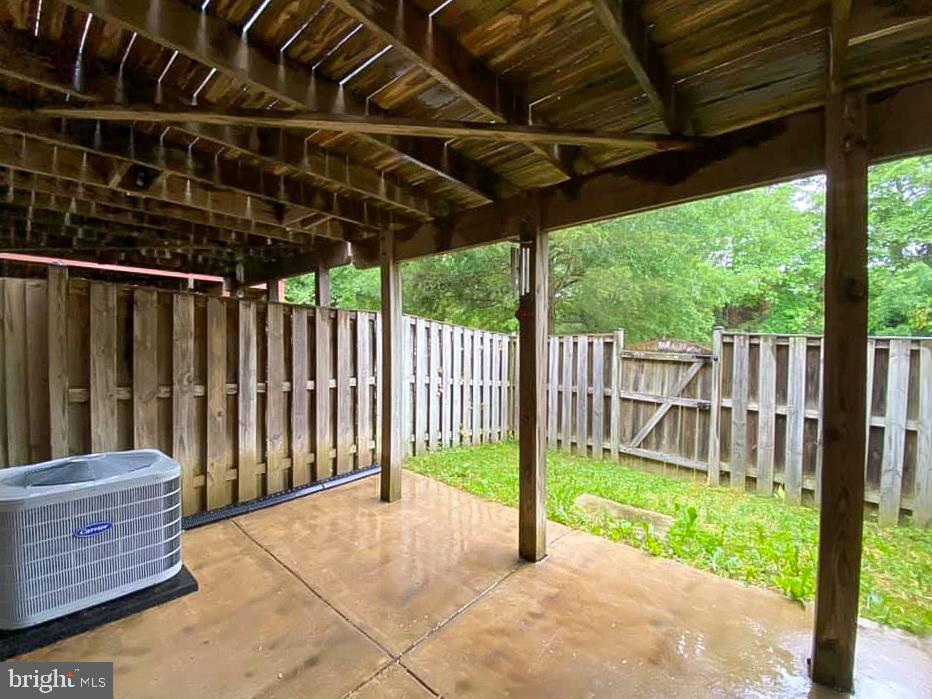 MOUNT VERNON TOWNES - Residential Lease