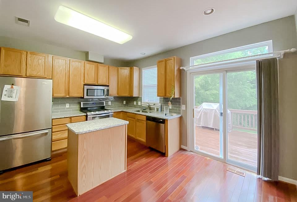 MOUNT VERNON TOWNES - Residential Lease