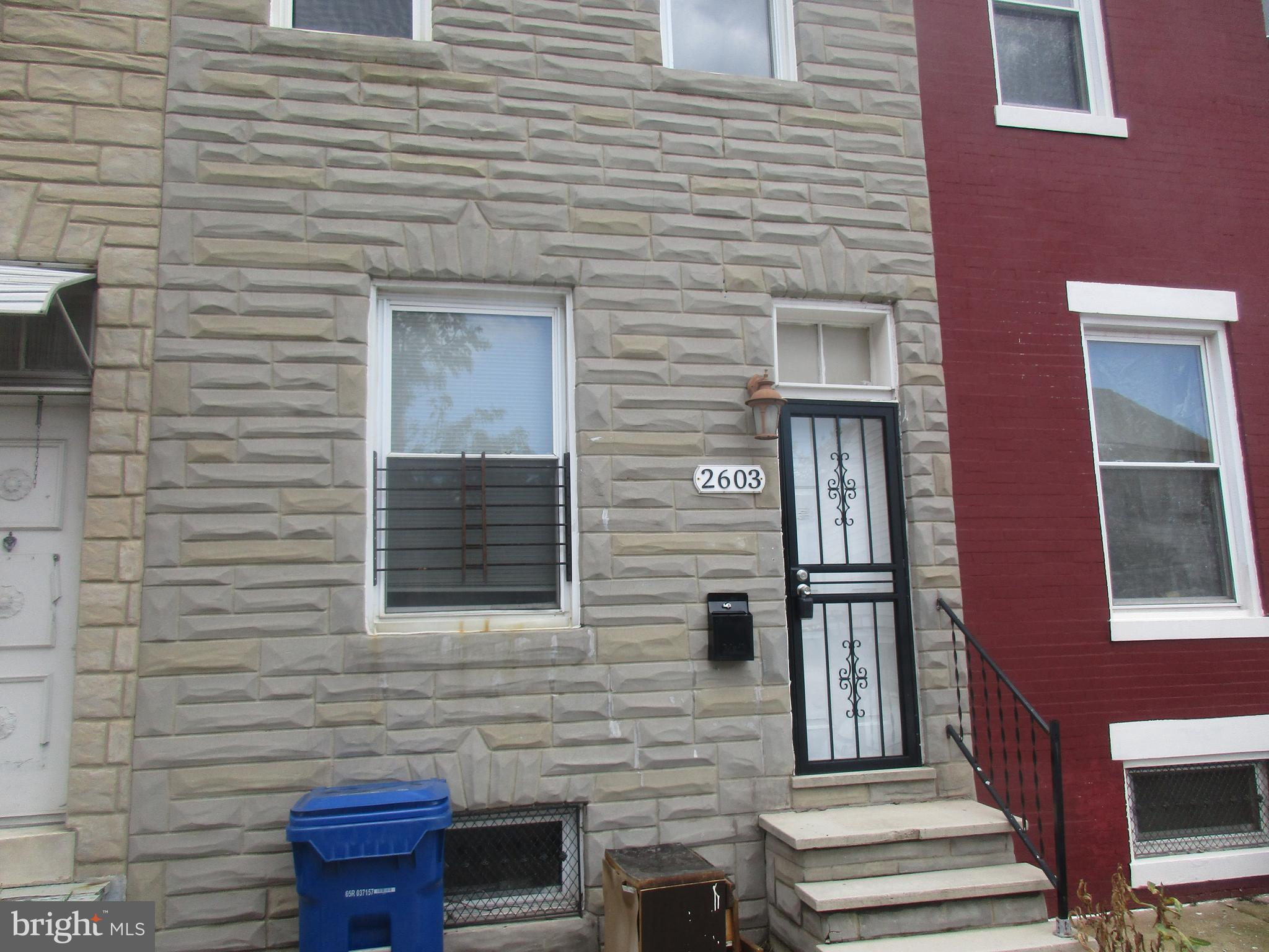3 Bedroom 1 bath move in ready Close to Carroll Park, Downtown, Stadiums, easy access to I-95 and 695