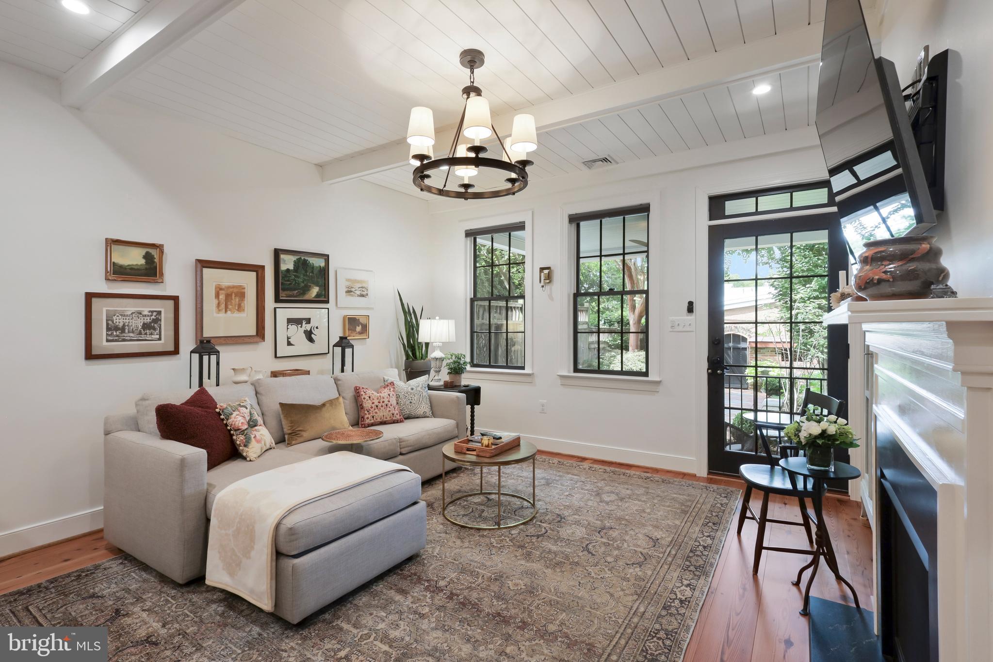 OLD TOWN ALEXANDRIA - Residential